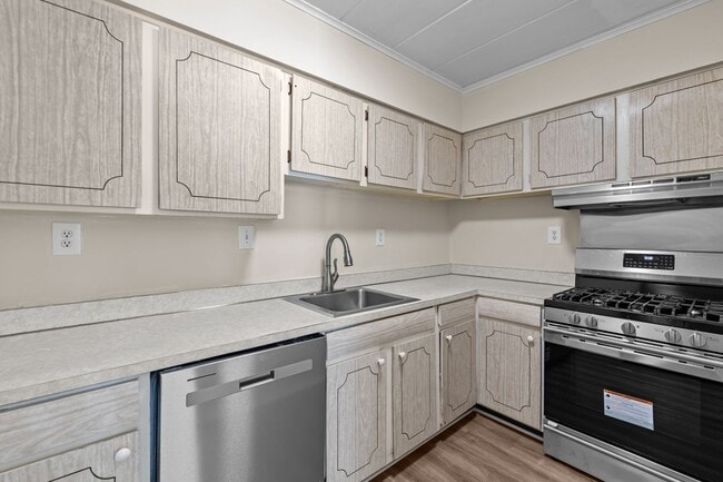 Photo - Quiet Norfolk Condo – Utilities & Parking ...