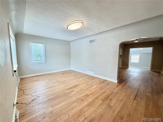 Photo - 988 Yates St