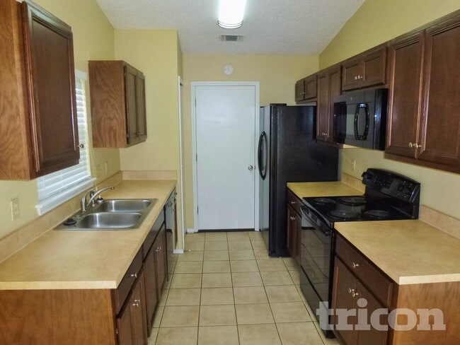 Photo - 1805 Clover Ct