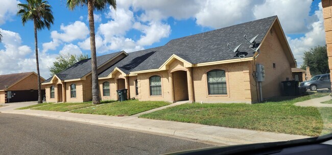 Building Photo - 2000 Circle Dr Rental