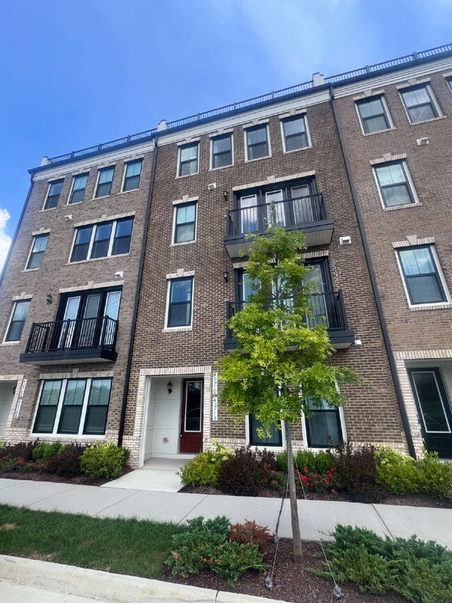 Building Photo - Brand-New Luxury 3BR Townhome-Style Condo ...