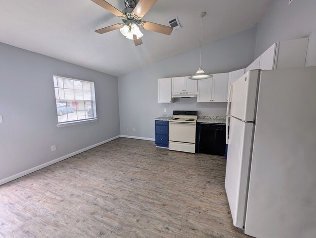 Photo - 1235 Continental Ct