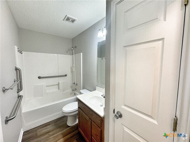 Building Photo - 521 Woodlake Dr Rental