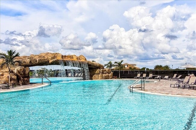 Photo - 5604 Palmer Cir Unit 202