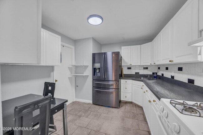 393 College Dr Unit 393