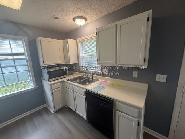 Photo - 208 Hammond Dr