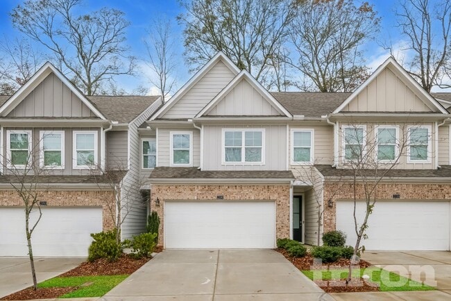 Building Photo - 2100 Rosemary Park Ln