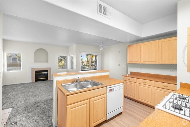 Building Photo - 8250 N Grand Canyon Dr Rental