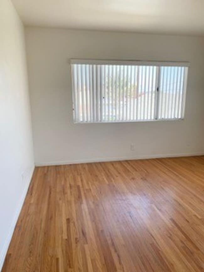 Photo - 18th Street Unidad 949 W. 18th Street