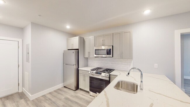 Photo - 55 W 5th St