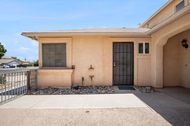 Photo - For RENT at Sandalwood Park North