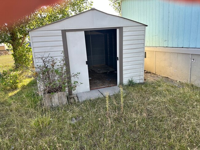 Photo - 3 Hartland St N