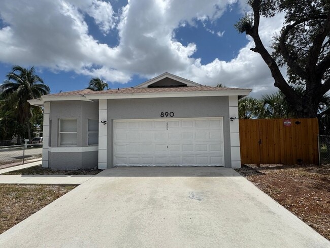 Photo - 890 NW 25th Ave