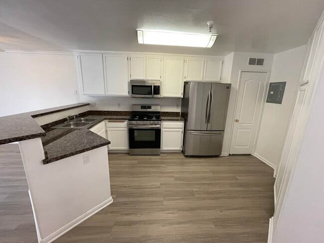 7323 WINNETKA