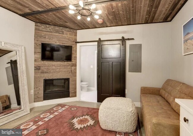 Photo - 12 W Montgomery St Unidad 204