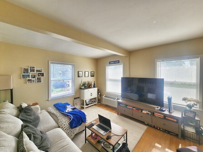 Building Photo - 288 East Ave Unit 1 Rental