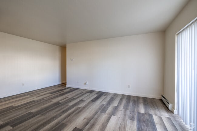 2BR, 1BA - 765SF - Living Room
