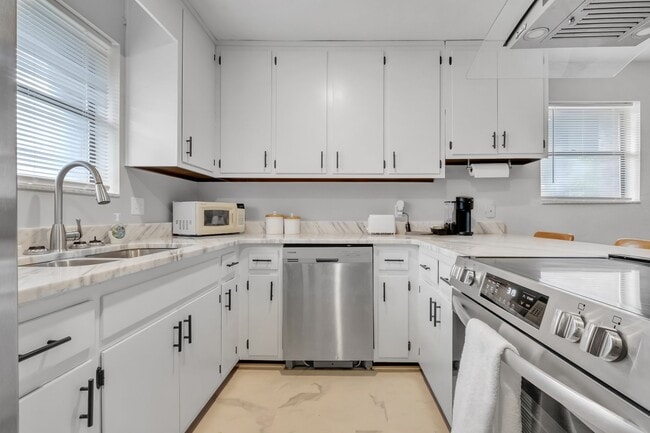 Photo - 1942 Darryl Dr