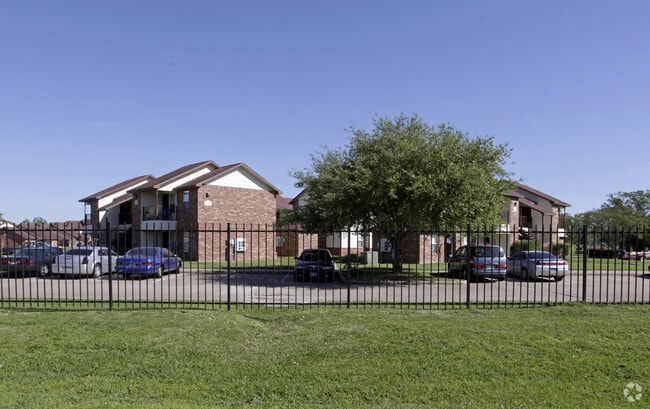 Waller Hillside Plaza