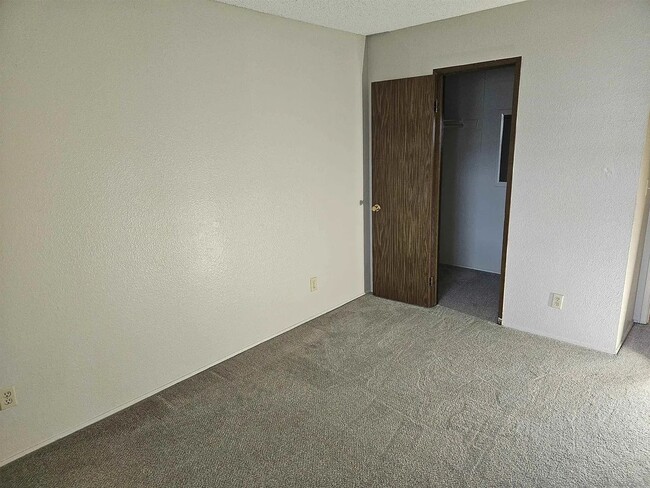Photo - Upstairs 1-Bedroom in Central Location! Unidad A202