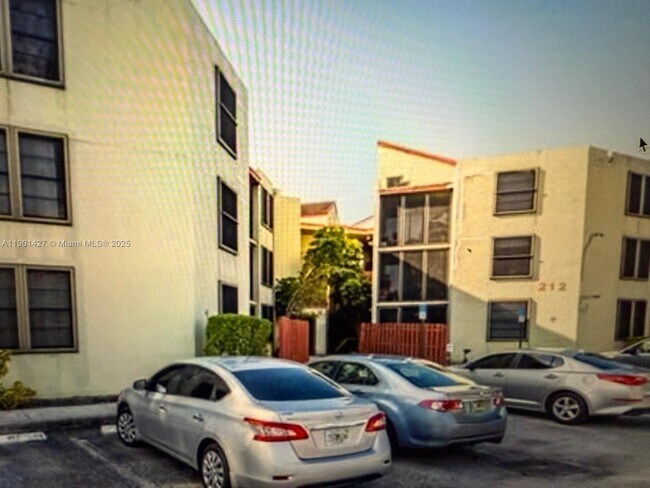 Building Photo - 212 Lake Pointe Dr Unit 211