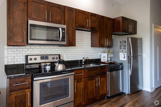 1BR, 1BA - 700SF - Kitchen