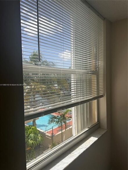 Building Photo - 2935 NE 163rd St Unit 3P