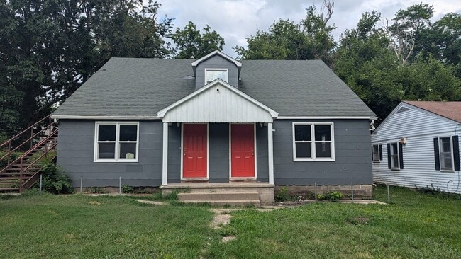 Building Photo - 520 S Barrett Ave
