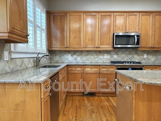 Photo - 3006 Riverstone Tr