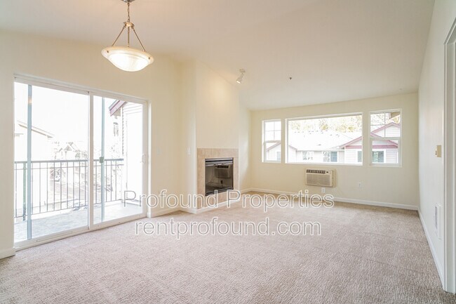 Photo - 760 NW 185th Ave Unit 302