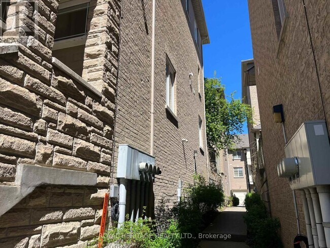 Photo - 16 William Poole Way