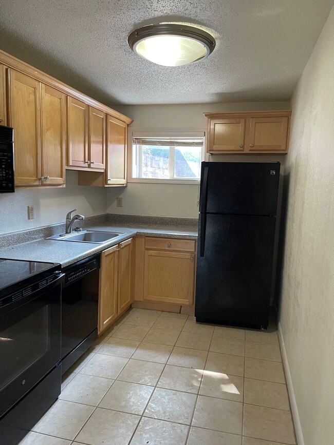 Photo - 250 Little St