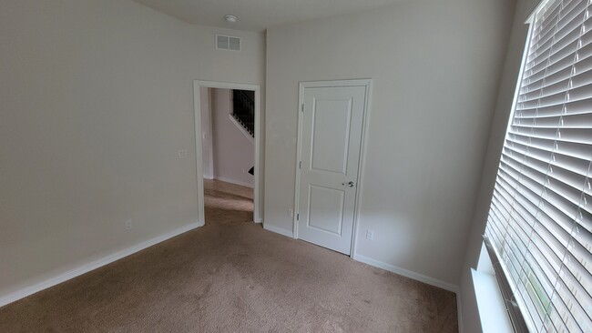 Photo - 5041 Walker St