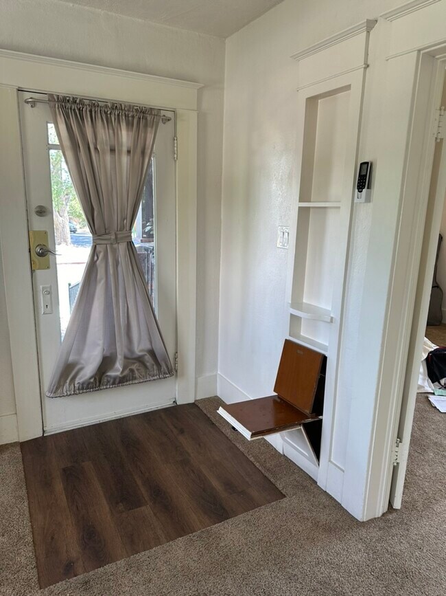 Photo - 609 W 11th St Unit A