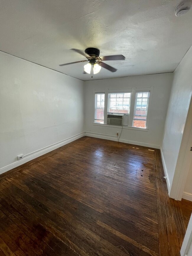 Building Photo - Charming Midtown Studio - 24th Street & J ... Unit 4 Rental