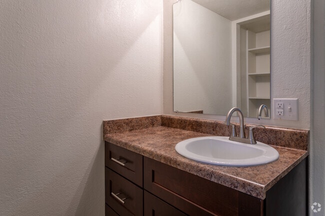 1BR, 1BA - 432-539 SF