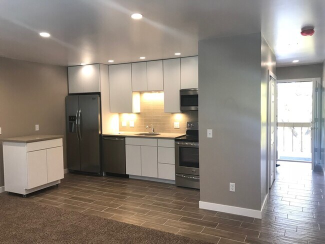 Photo - Top Floor Studio In The Wimbledon Condos! Ideal Location!