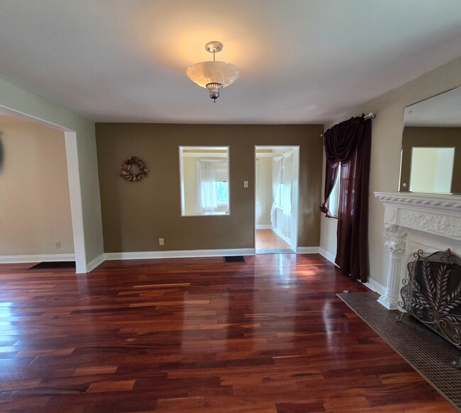 Photo - 961 Sunglow St