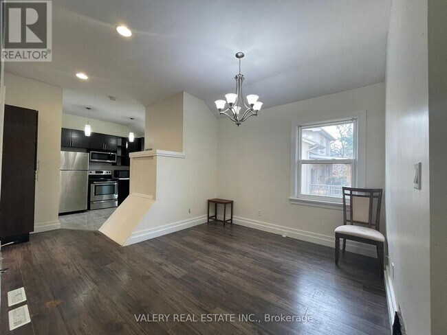 Photo - 1561 Hurontario St Unit 1