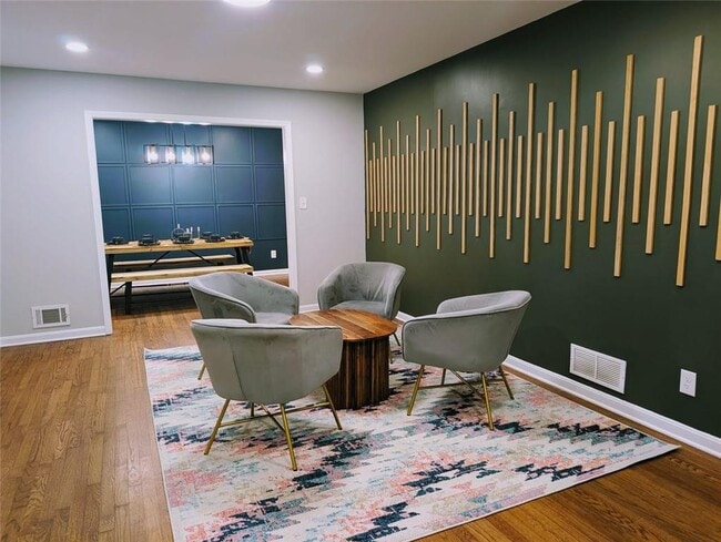 Photo - 460 Holt Rd NE