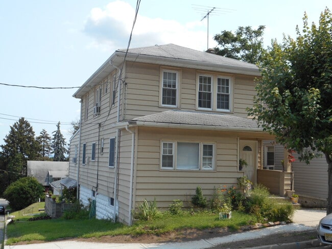 Building Photo - 46 Mountainside Ter Unit 2