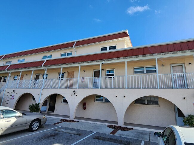 BEAUTIFUL 2 Bedroom Beach-Side Condo! FURN... - BEAUTIFUL 2 Bedroom Beach-Side Condo! FURN...