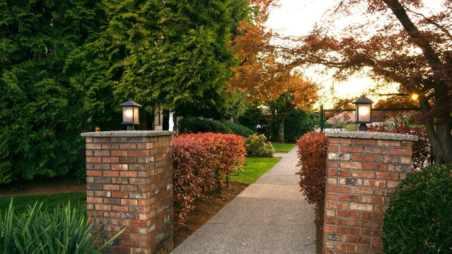Building Photo - Cedar Lodge Apartments