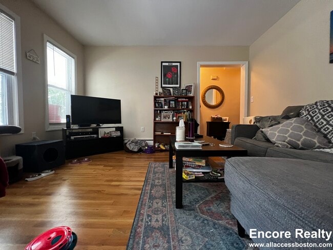 Photo - 9 Oak Square Ave Unit 1F