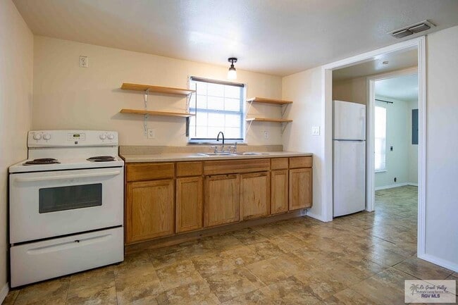 Photo - 306 W 6th St