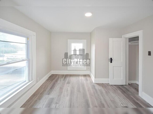 Photo - 3936 E 10th St