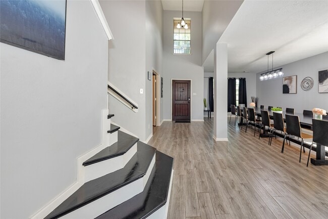 10815 Oak Bayou Ln