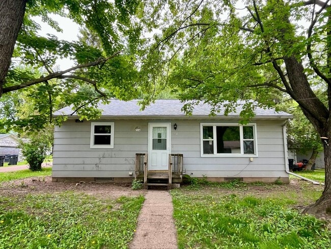 2 Bed 1 Bath Single Family Home in Colby - 2 Bed 1 Bath Single Family Home in Colby