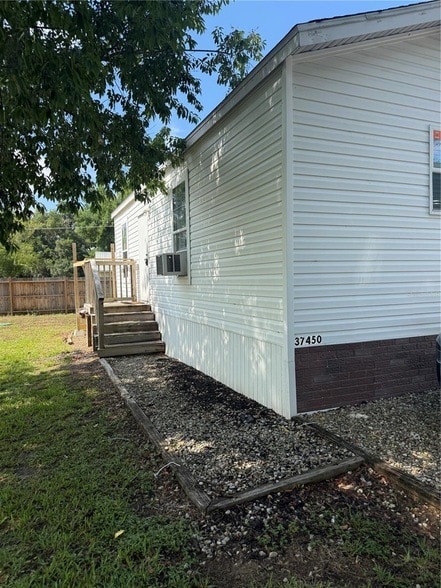 Building Photo - 37412 Carringer Rd