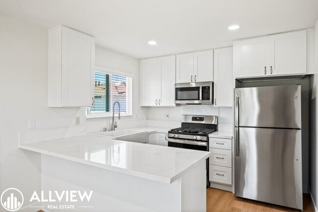 16731 Bartlett Ln Unit 4